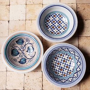 Set of 3 English Way made in Italy pottery ceramic folk art painted bowls